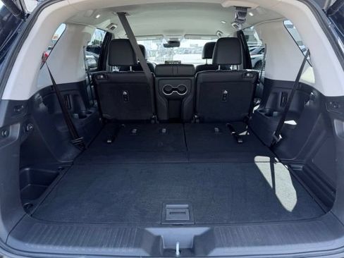 Used 2025 Honda Pilot EX-L image 10