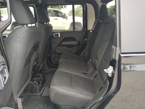 Used 2020 Jeep Gladiator Overland image 14