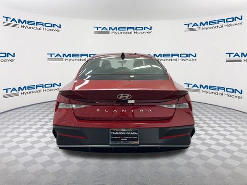 Used 2025 Hyundai Elantra SEL w/ Cargo Package FWD image 4
