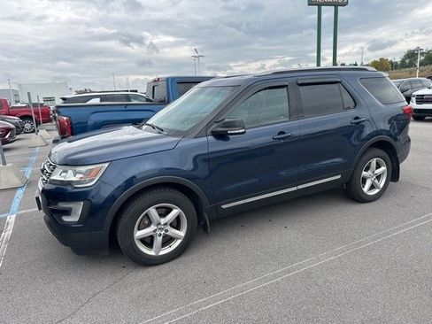 Used 2016 Ford Explorer XLT w/ Equipment Group 202A image 2