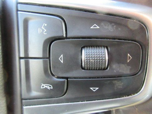 Used 2022 Chevrolet Silverado 1500 LTZ image 22