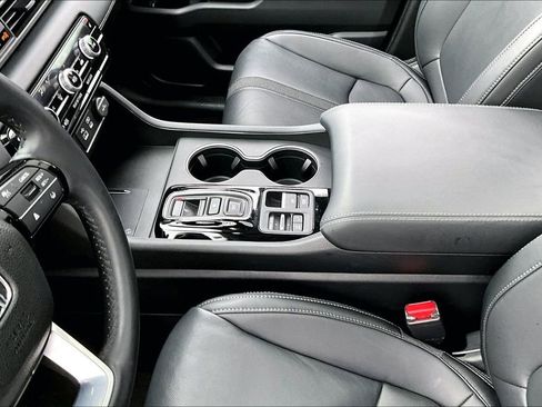 Used 2023 Honda Pilot Touring image 15