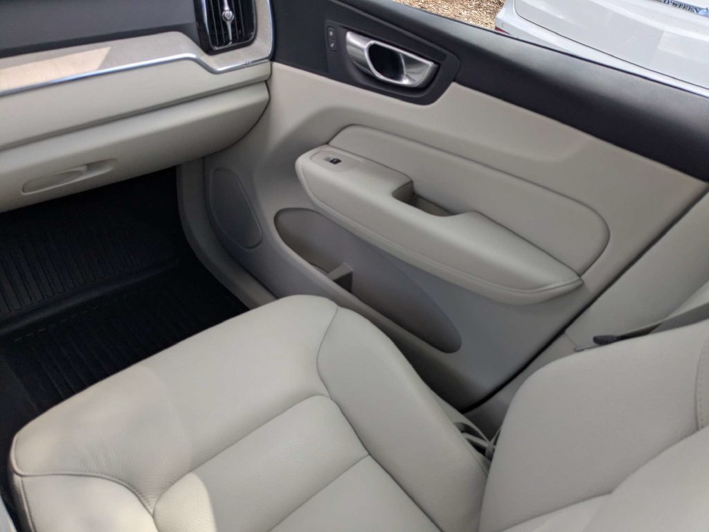 Used 2024 Volvo XC60 B5 Plus w/ Protection Package Premier AWD/4WD image 23