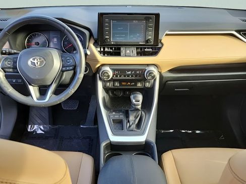 Used 2021 Toyota RAV4 XLE Premium image 14