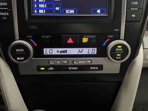 Used 2013 Toyota Camry LE FWD image 22