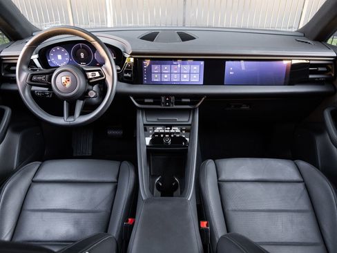 Certified 2025 Porsche Macan Electric RWD image 12