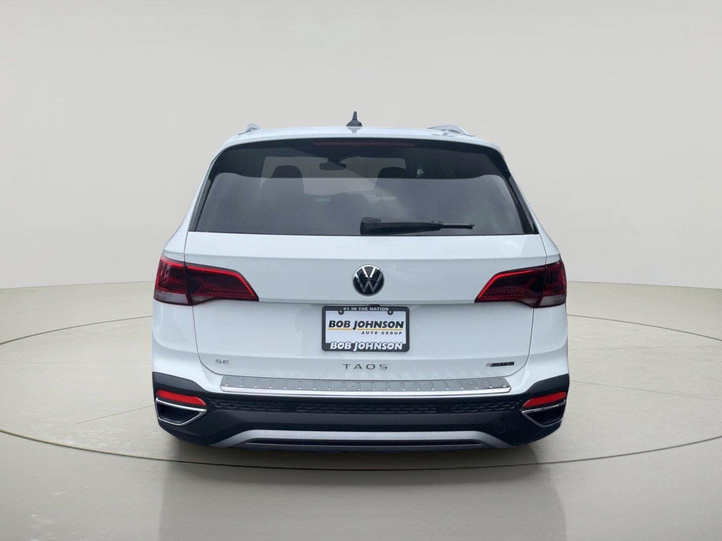 Used 2024 Volkswagen Taos SE AWD/4WD image 6