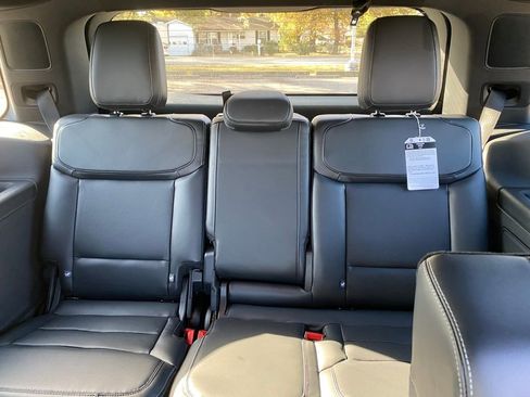 New 2025 Ford Expedition Platinum w/ Stealth Performance Package image 33