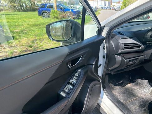 Used 2025 Subaru Crosstrek 2.5i Limited w/ Crosstrek Mirror Package image 16