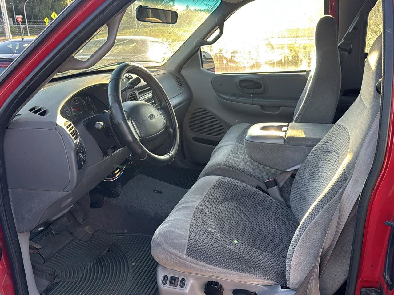 Used 2000 Ford F150 XLT AWD/4WD image 9