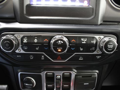 Used 2023 Jeep Gladiator Willys image 20