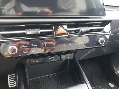 New 2025 Kia Niro EX Touring image 31