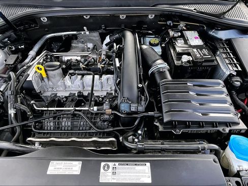 Used 2019 Volkswagen Golf S image 31