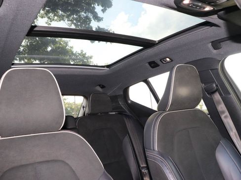 Used 2022 Volvo XC40 T5 R-Design w/ Advanced Package AWD/4WD image 36