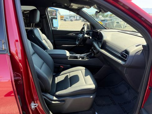 Used 2025 Chevrolet Traverse LT image 20