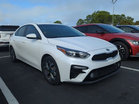Certified 2021 Kia Forte LXS image 2