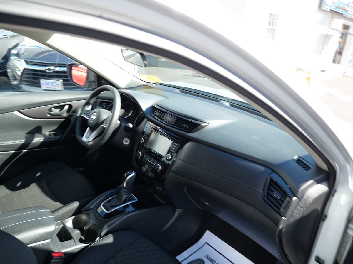 Used 2019 Nissan Rogue S AWD/4WD image 25