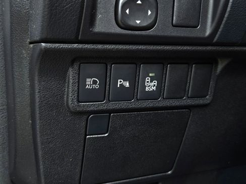 Used 2016 Lexus ES 300h w/ Luxury Package w/Wood Trim image 18