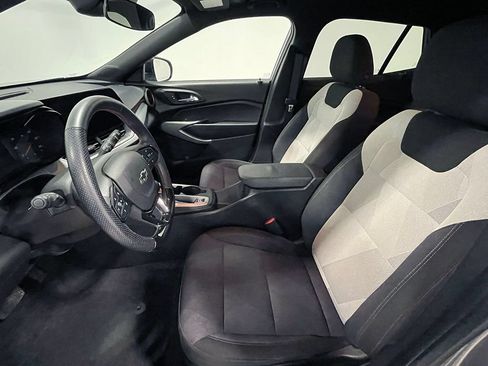 Used 2024 Chevrolet Trax RS FWD image 3