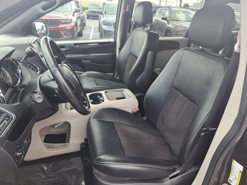 Used 2019 Dodge Grand Caravan SXT FWD image 25