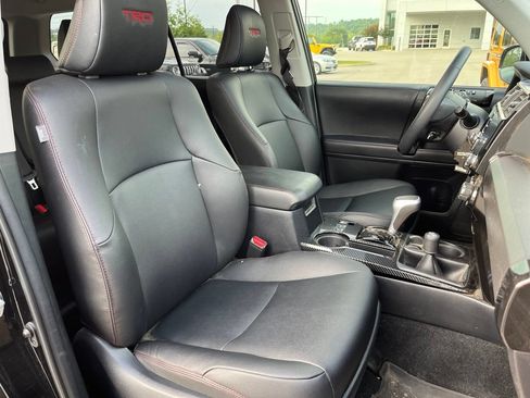 Used 2022 Toyota 4Runner TRD Off-Road Premium AWD/4WD image 12