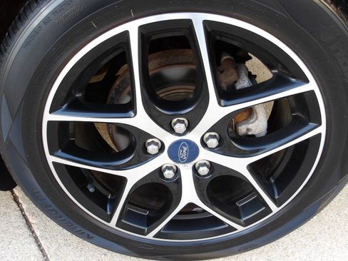 Used 2015 Ford Focus SE w/ SE Sport Package image 41