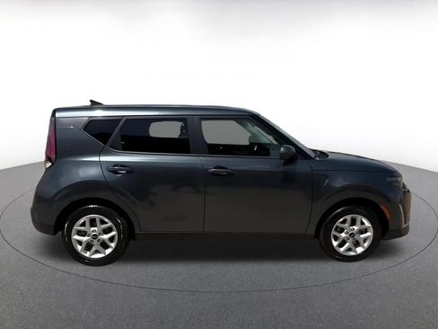 Used 2025 Kia Soul LX w/ LX Technology Package FWD image 16