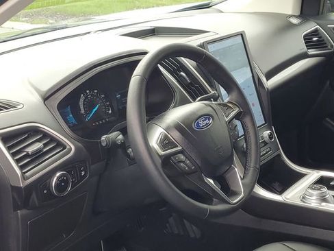 Certified 2024 Ford Edge SEL w/ Convenience Package AWD/4WD image 12