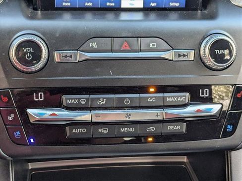 Used 2020 Ford Explorer Platinum w/ Premium Technology Package image 15