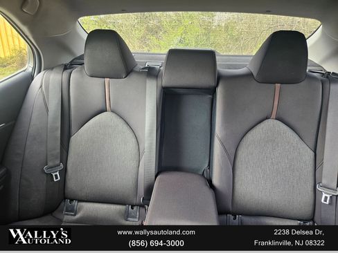 Used 2019 Toyota Camry LE FWD image 14