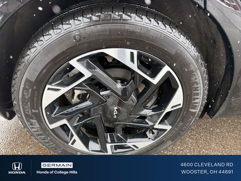 Used 2025 Kia Sportage SX image 5