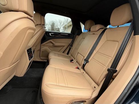 Used 2019 Porsche Cayenne S w/ Premium Plus Package AWD/4WD image 17