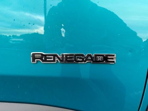 Used 2019 Jeep Renegade Latitude w/ Cold Weather Group image 9