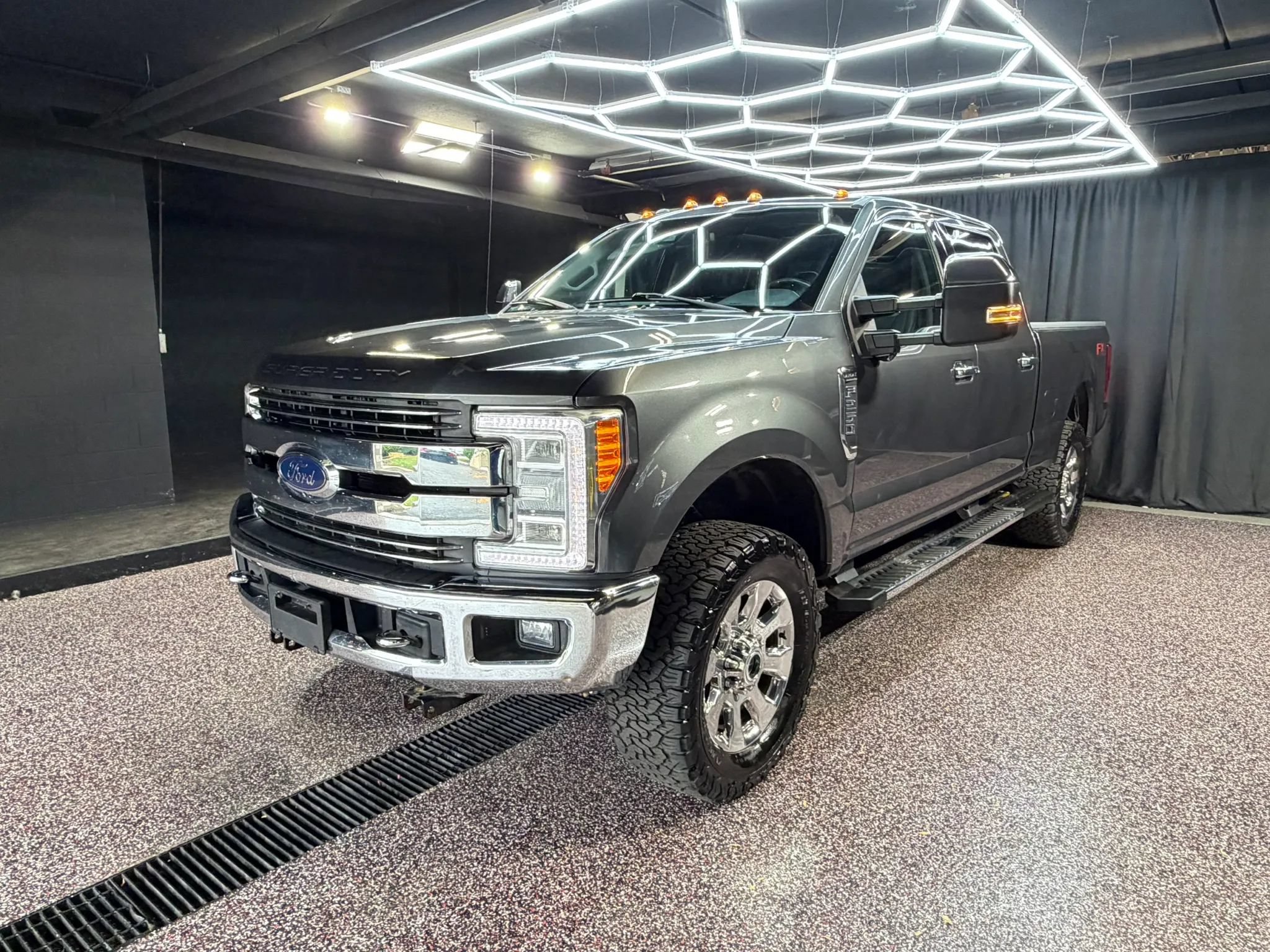 Used 2017 Ford F250 Lariat w/ Lariat Ultimate Package AWD/4WD image 4