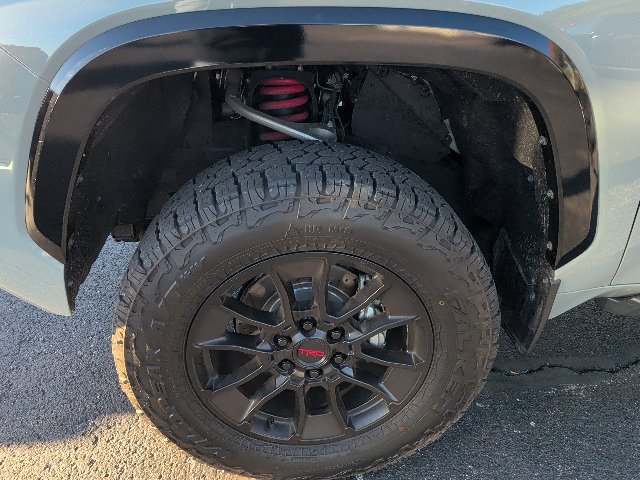 Used 2024 Toyota Tundra Platinum w/ TRD Off-Road Package AWD/4WD image 4