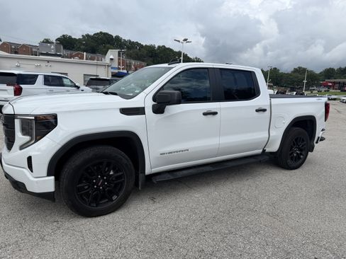 Used 2024 GMC Sierra 1500 Pro w/ Graphite Edition AWD/4WD image 3