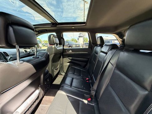 Used 2017 Jeep Grand Cherokee Limited w/ Luxury Group II AWD/4WD image 5