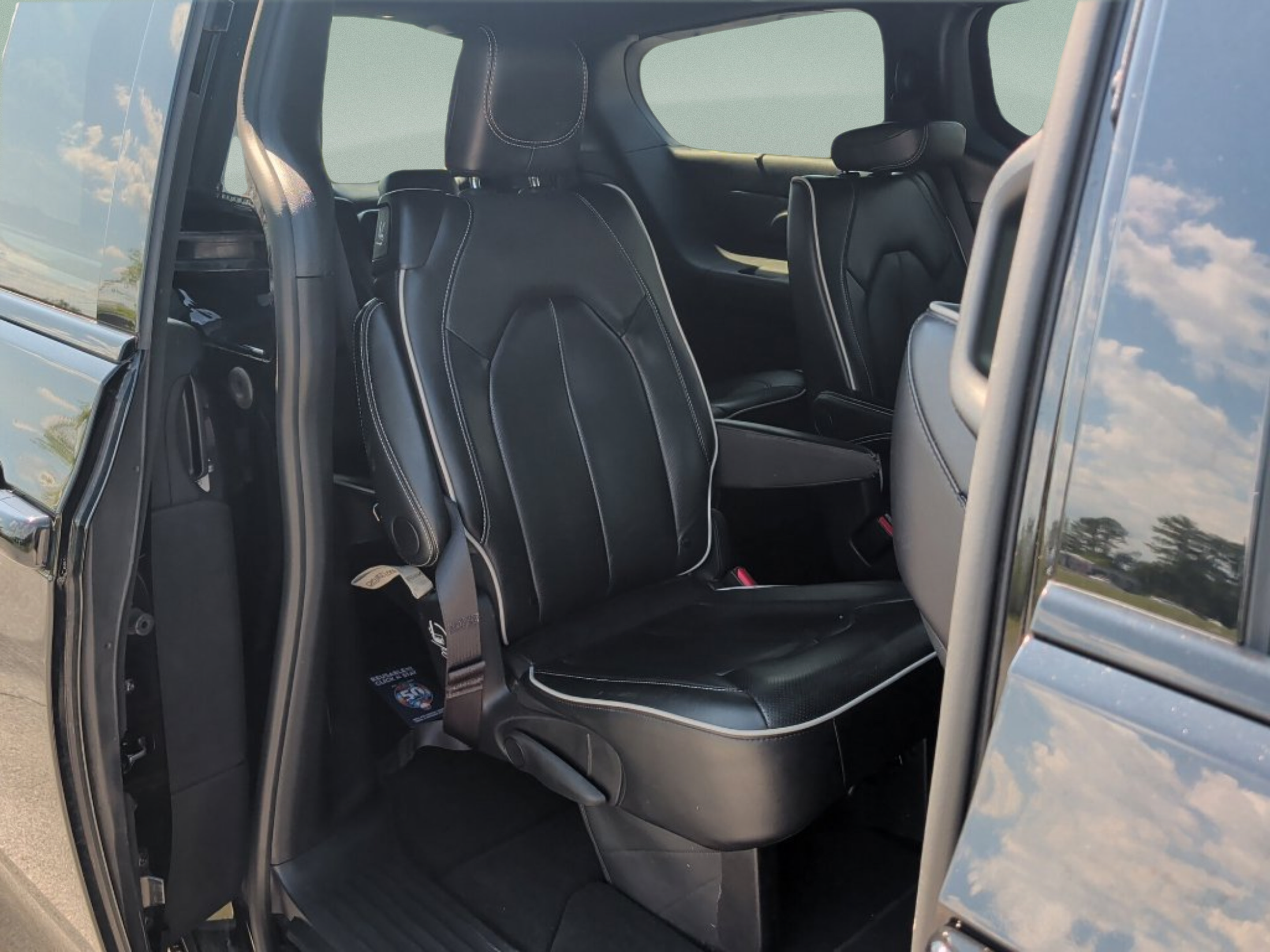 Used 2025 Chrysler Pacifica Limited FWD image 45