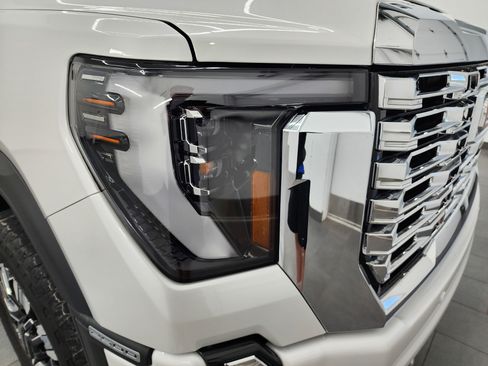 Used 2024 GMC Sierra 2500 Denali w/ Denali Reserve Package image 28