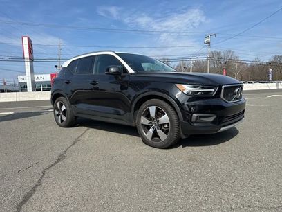Used 2020 Volvo XC40 T5 Momentum w/ Protection Package Premier