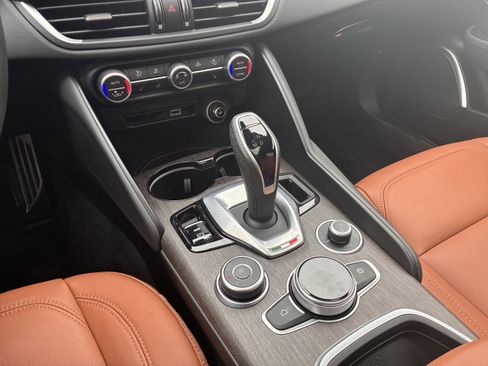 Certified 2022 Alfa Romeo Giulia Ti image 21