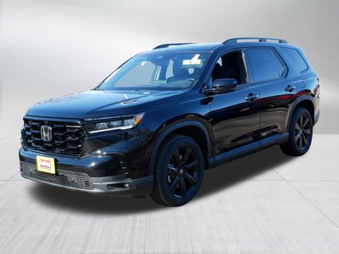Certified 2025 Honda Pilot Black Edition image 3