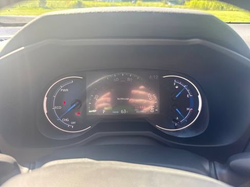 Used 2024 Toyota RAV4 LE AWD/4WD image 17