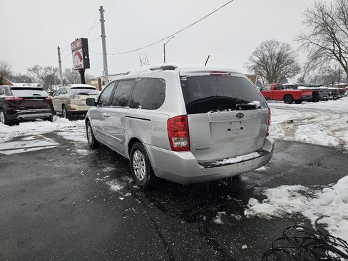 Used 2012 Kia Sedona LX image 8