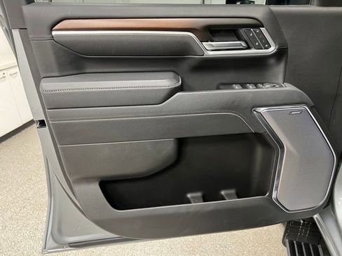 Used 2025 GMC Sierra 3500 Denali w/ Denali Reserve Package image 24