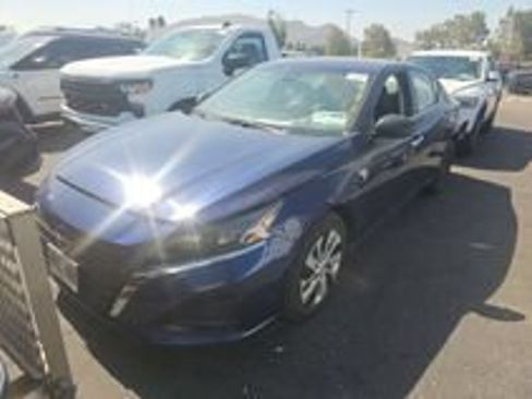 Used 2024 Nissan Altima 2.5 S FWD image 11