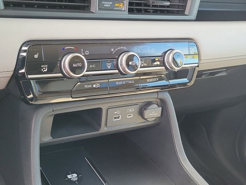 Used 2023 Honda Pilot Touring image 29