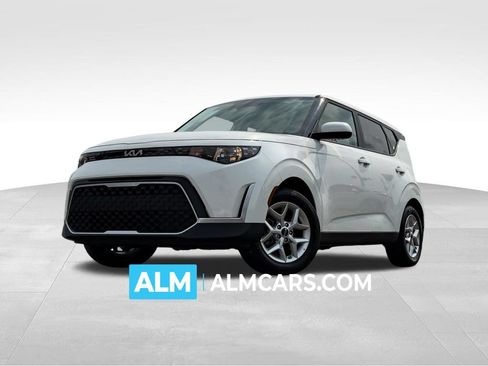 Used 2025 Kia Soul LX w/ LX Technology Package FWD image 1