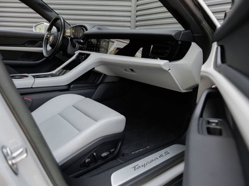 Certified 2023 Porsche Taycan 4S AWD/4WD image 33