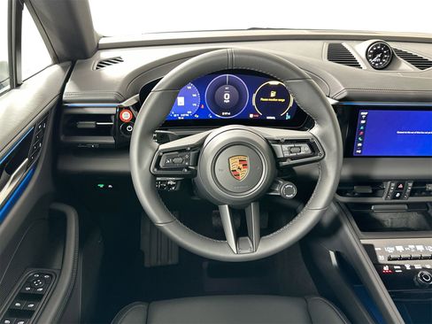 Certified 2025 Porsche Macan Electric image 18